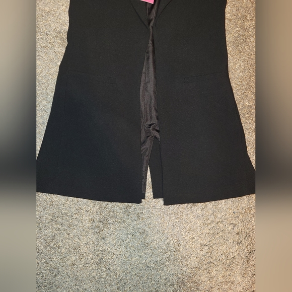 NWT Black thick vest with back slit - Picture 2 of 4